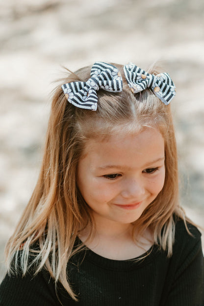 Black & White Stripe Daisy Piggies